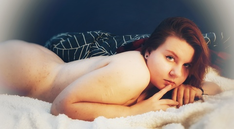 Header of alyjadeybear