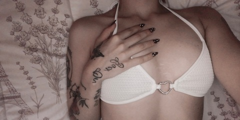 Header of angiebunnylovely