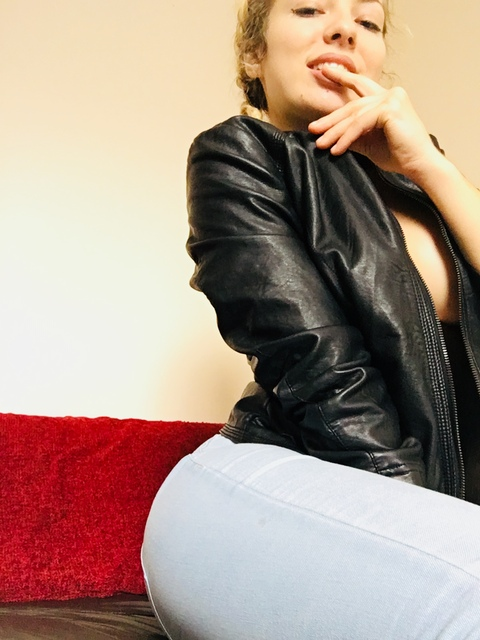 Header of antonia_shine