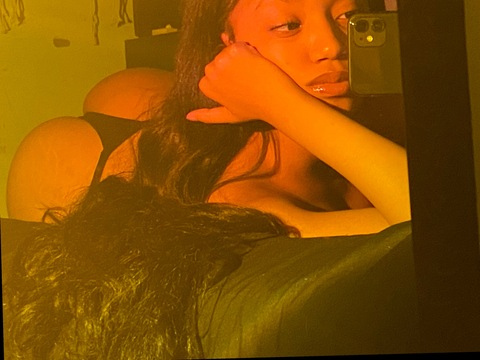 Header of anyaelustt