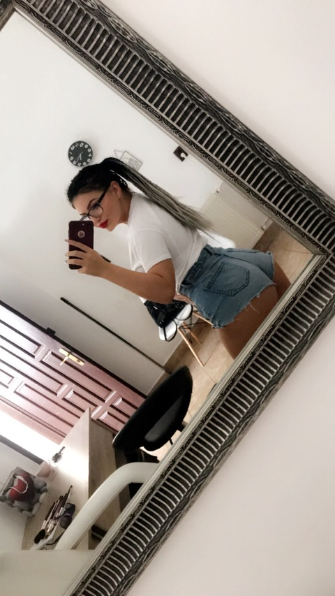 Header of beatrisss.babe