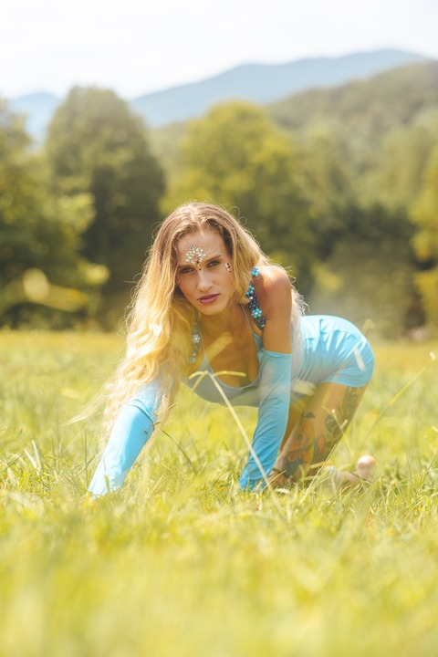 Header of bombchellebabe