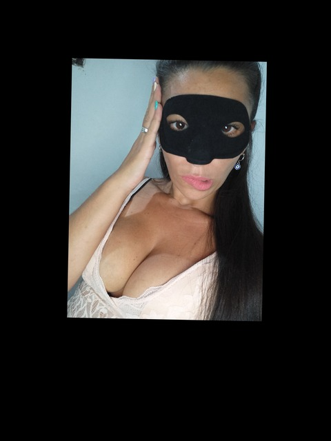 Header of brunetteyes