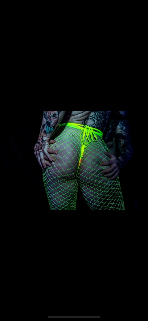 Header of crazysexystrong