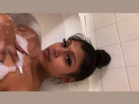 Header of darealpocaa