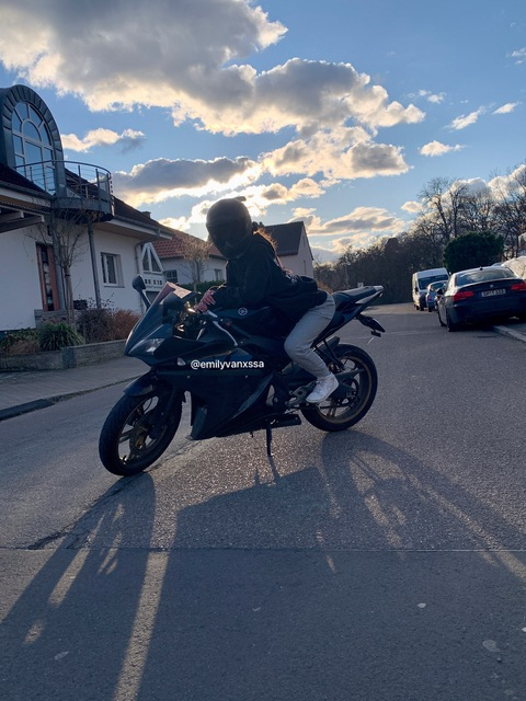 Header of emilyvanxssa