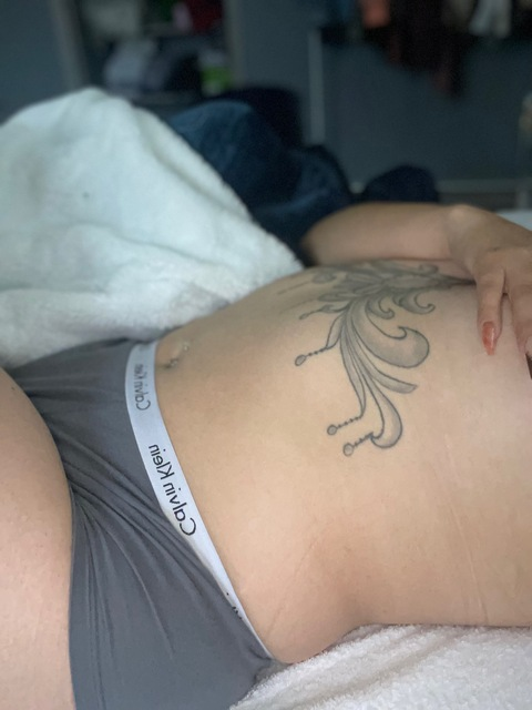 Header of f0reignlizzy