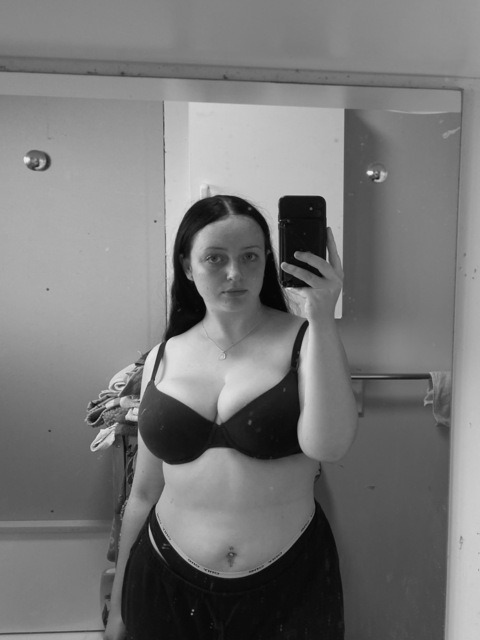 Header of hugethighsblueeyes