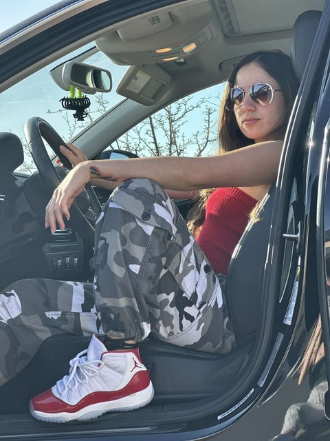 Header of izzythikkie