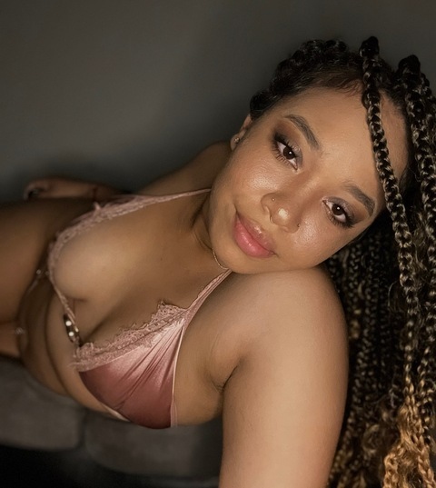 Header of kenyaluvvv