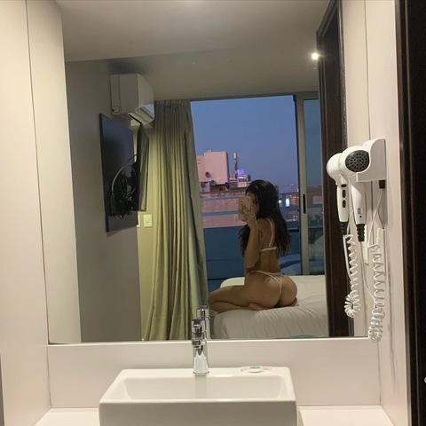 Header of laddybrunette