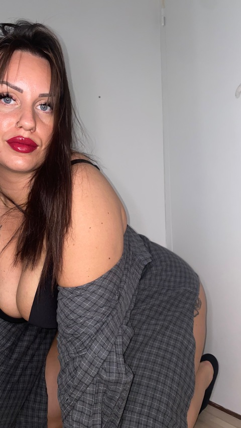 Header of mikala_nielsen