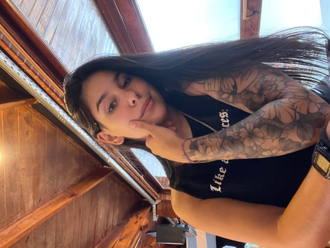 Header of milanlove22