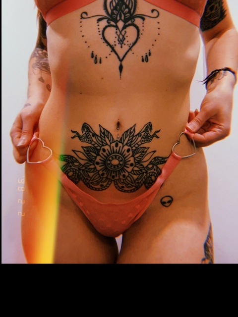 Header of neonphant0m