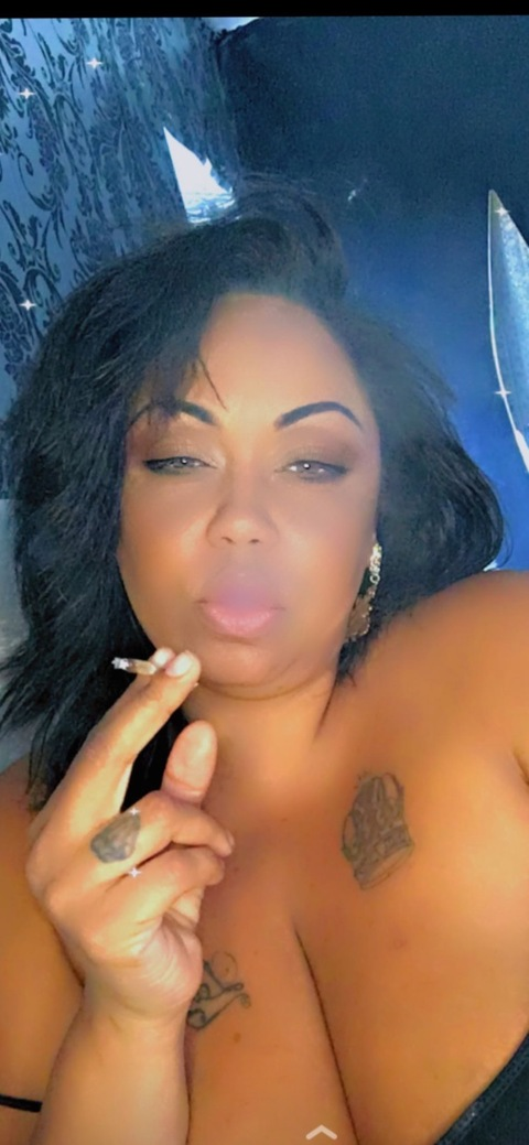 Header of queendeena