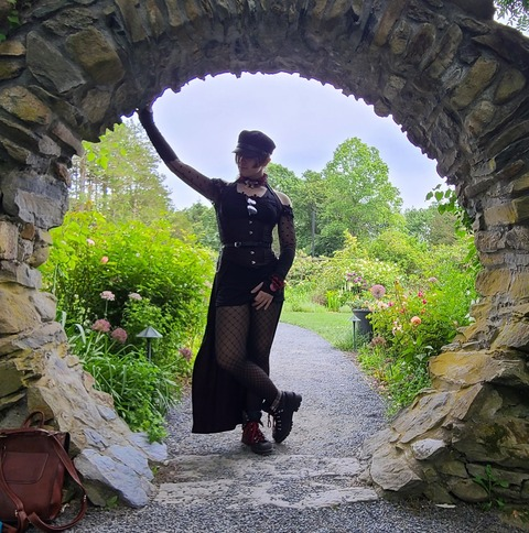 Header of queenraven516