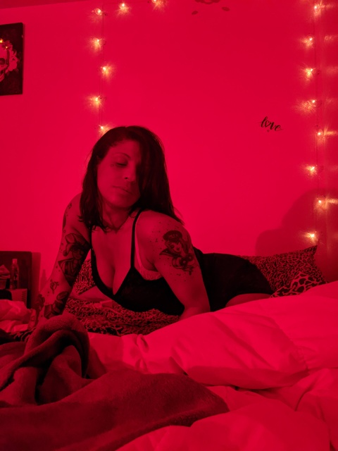 Header of robynflawless