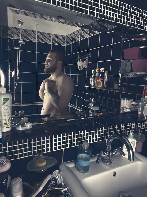 Header of ryan_phillippe