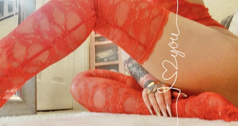 Header of savannaaloveee