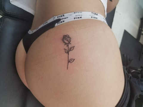 Header of smolbuttwhole