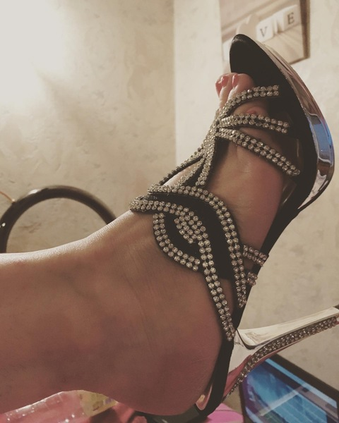 Header of sophialola34