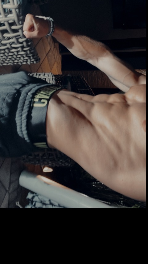 Header of therealgymshark