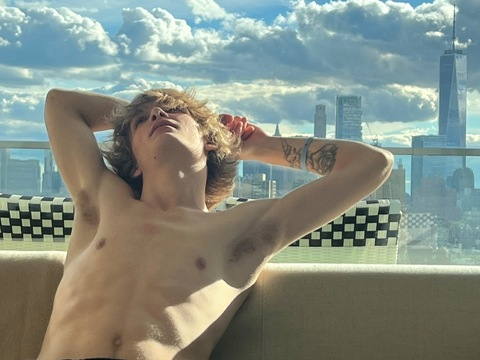 Header of therealleogates