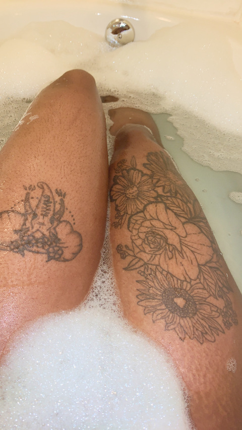 Header of tommysexybee_