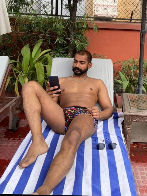 Header of vazielaryanxxx