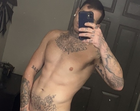 Header of versaceee17