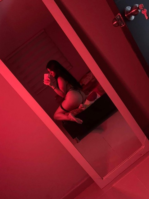 Header of victoria_rodriguezz