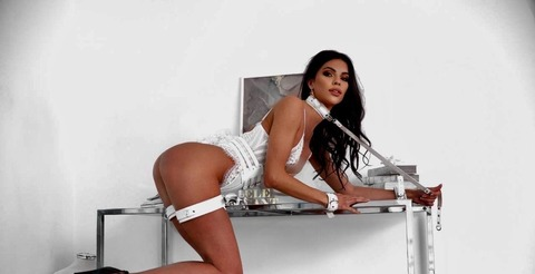 Header of yourqueenkira